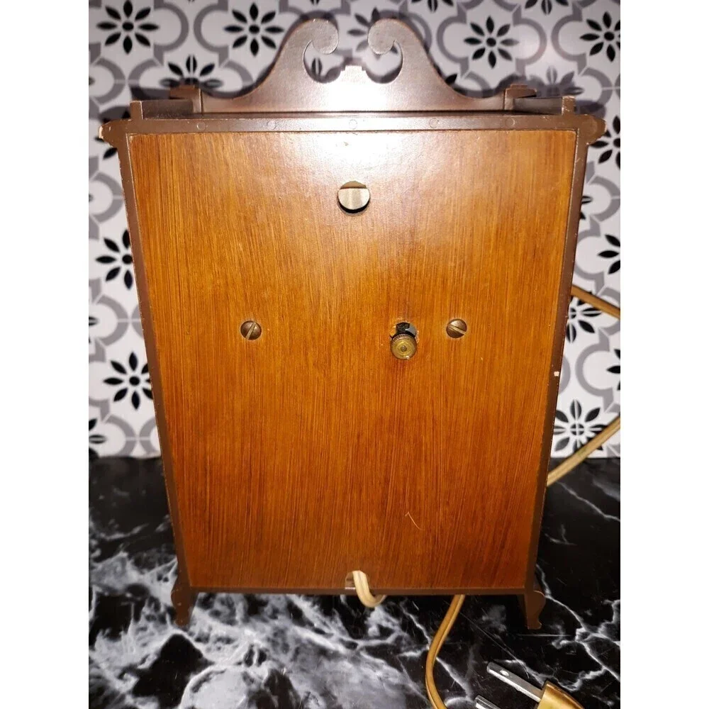 Vintage farmhouse shelf clock G.E.